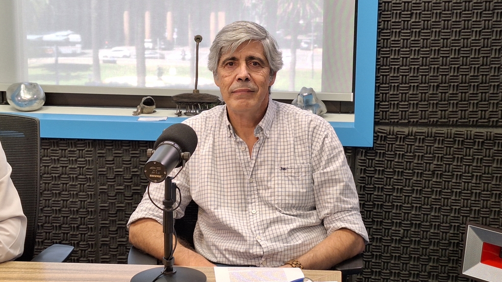 Gustavo Seoane. Doctor Honoris causa de la Facultad de Química, Udelar, y profesor titular del Dpto. de Química Orgánica de esa Facultad. Pertenece al Sistema Nacional de Investigadores (SNI), categorizado como Nivel III desde el año 2011. Es miembro de la Academia Nacional de Ciencias desde 2019.