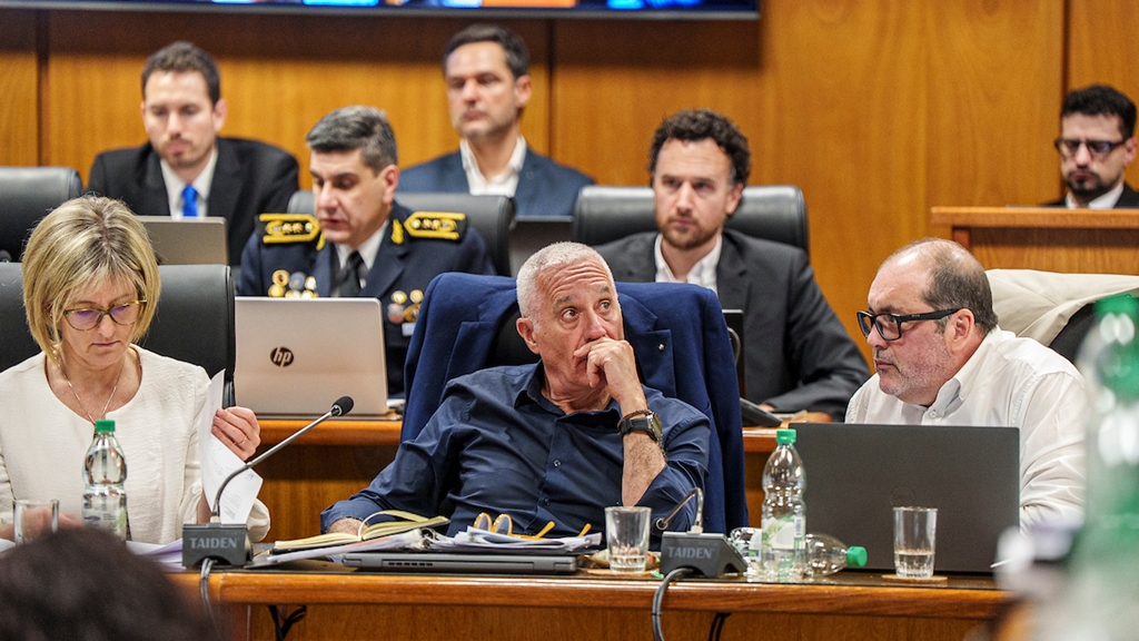 Ministro del Interior presentó el presupuesto ante la Comisión de Hacienda del Senado. Foto: Mauricio Zina / adhocFOTOS