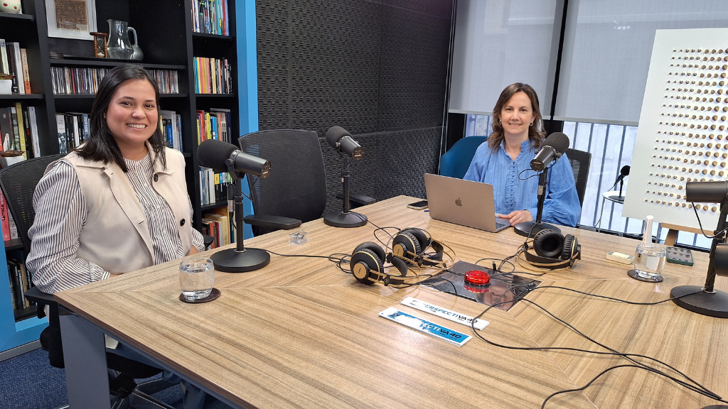 Flavia Ocando y Daniela Bluth en estudio