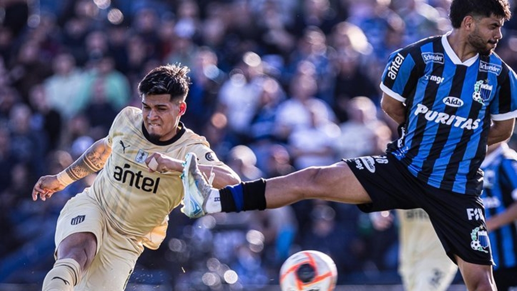 Peñarol y Liverpool se enfrentan en la semifinal del Campeonato Uruguayo. Con Sebastián Moreira (Por Decir Algo)