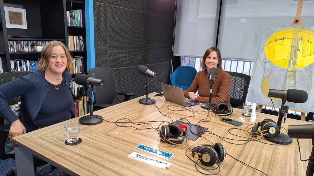 Ana Isnardi y Daniela Bluth en estudio