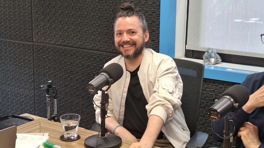 Domingo Milesi. Dramaturgo, autor y director de la versión de la obra y que además dirige la puesta en escena. Egresado de la Escuela Municipal de Arte Dramático. Docente de Expresión Corporal y Teatro. Trabajó en teatros de Madrid, Inglaterra y Barcelona. Actuó en España, EEUU, Brasil, Ecuador, Colombia, Venezuela y Argentina.