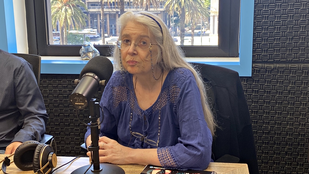 Dra. Ing. Elizabeth González. Ingeniera Civil (Opción Hidráulica y Sanitaria), post-grado en Formación Ambiental, magister en Ingeniería y Doctorado en Ingeniería Ambiental con Tesis sobre Contaminación Sonora.