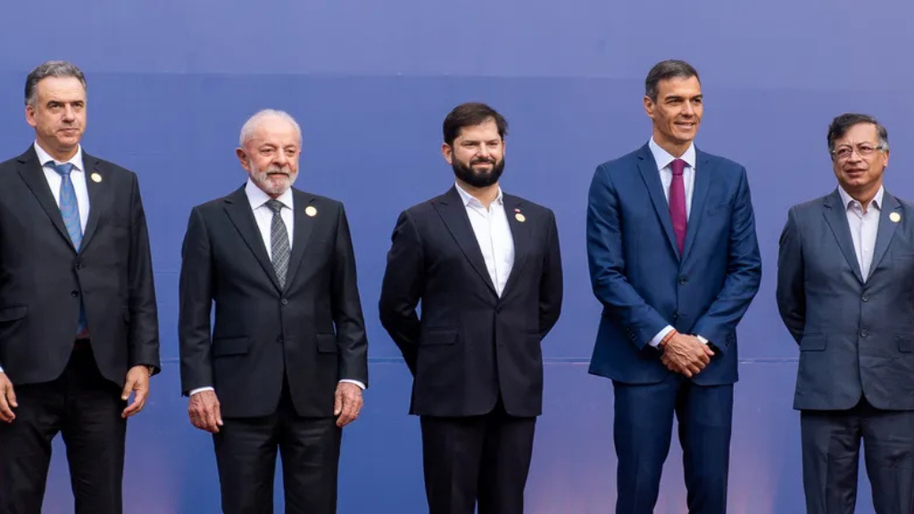 presidentes de izquierda reunión en chile bajo el lema "Democracia siempre"