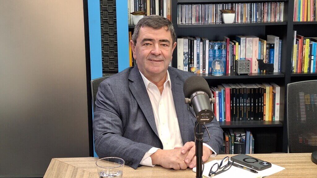 Australia prohíbe a menores de 16 años a acceder a redes sociales: ¿Qué tan eficiente es esta medida? ¿Es el Estado quien tiene que dar estas soluciones? Con el director ejecutivo de la Asociación Latinoamericana de Internet