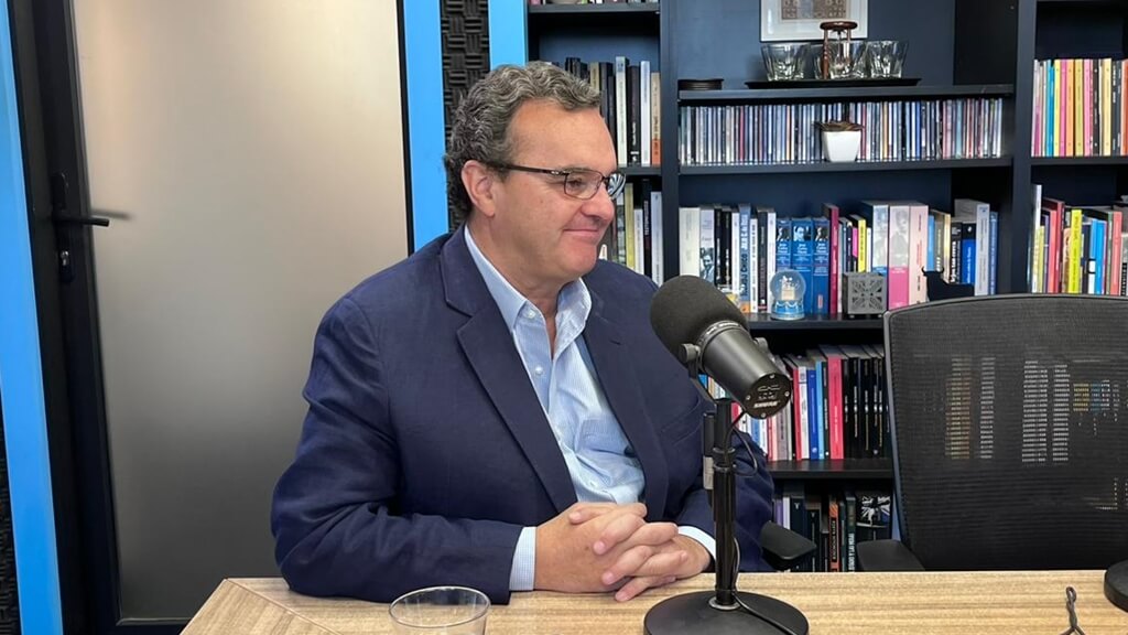 El Salvador implementa, con apoyo de CAF, reforma educativa con “tutor virtual por niño” y plan de salud con médicos asistidos por IA: ¿Cómo es el trabajo con Bukele? Con Pablo Bartol, gerente de Desarrollo Social