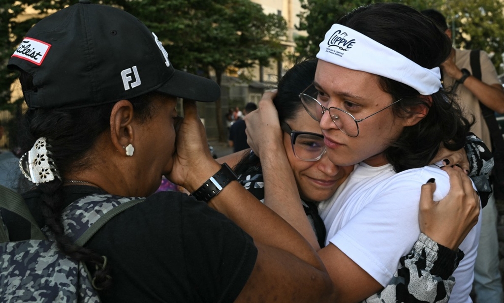 Excarcelaciones de presos políticos en Venezuela: "Es una señal política más que un giro real” dice el periodista Omar Lugo desde Caracas.