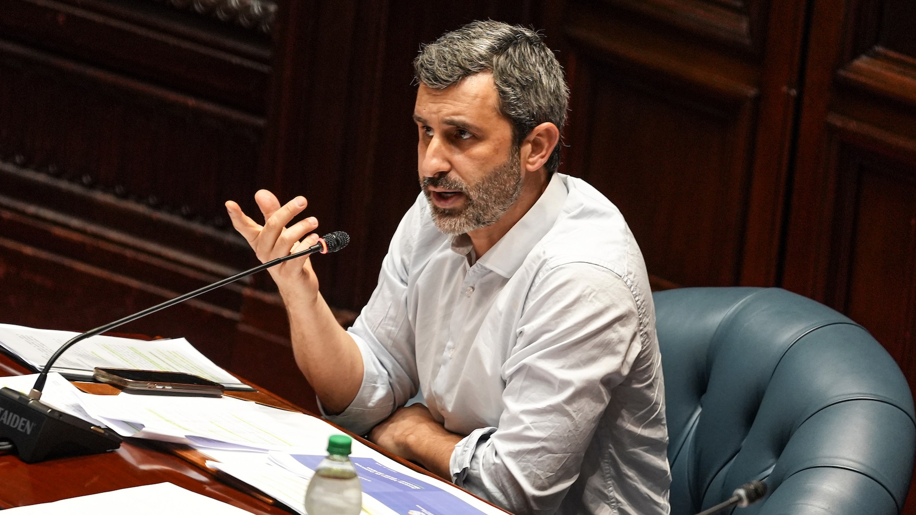 Daniel Caggiani durante la sesión para tratar el acuerdo entre el Mercosur y la Union Europea en la Cámara de Senadores del Palacio Legislativo en Montevideo. Foto: Mauricio Zina / adhocFOTOS