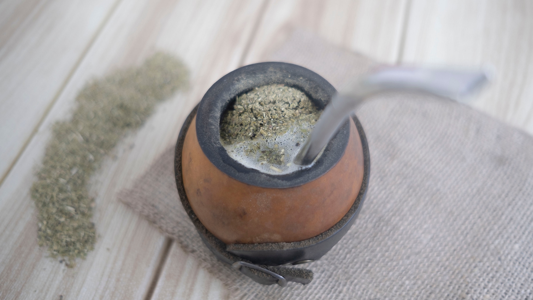 En Perspectiva Interior | “La gran consumida y la poco conocida”: ¿Qué sabemos de la yerba mate nativa de Uruguay? Con Elena Castiñeira Latorre y Gastón Martínez Alfonso